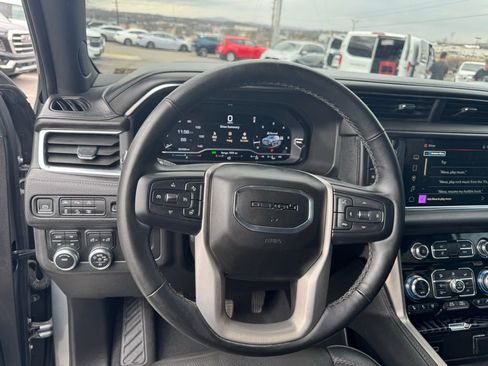 Used 2023 GMC Yukon XL Denali image 13