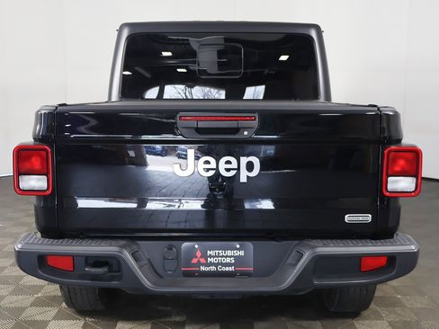 Used 2023 Jeep Gladiator Overland image 9