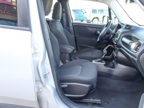 Used 2017 Jeep Renegade Latitude image 24