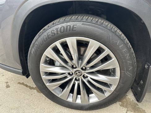 Used 2024 Toyota Highlander Platinum AWD/4WD image 33