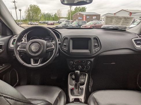 Used 2017 Jeep Compass Latitude w/ Popular Equipment Group AWD/4WD image 17