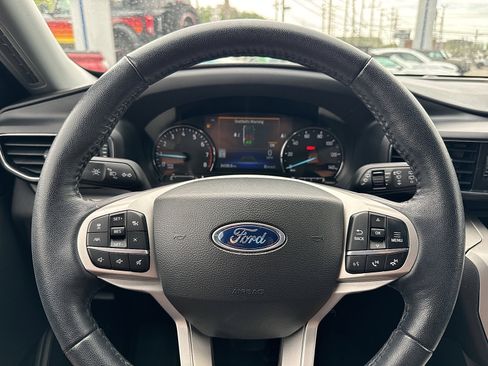 Used 2022 Ford Explorer XLT w/ Equipment Group 202A AWD/4WD image 19