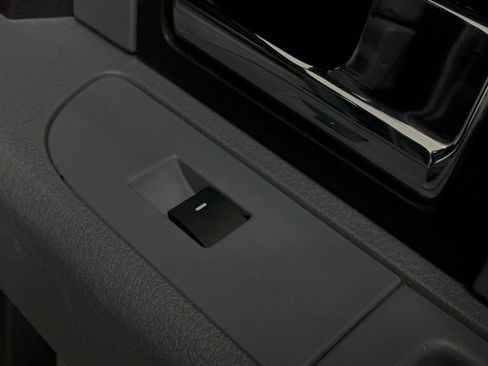 Used 2014 Ford F150 XLT w/ XLT Chrome Package image 45