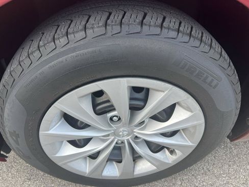 Used 2017 Toyota Camry LE FWD image 2