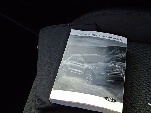 Used 2023 Ford Explorer XLT image 26