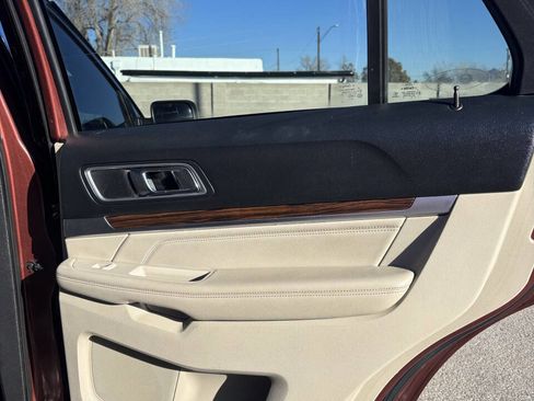 Used 2018 Ford Explorer Limited image 18