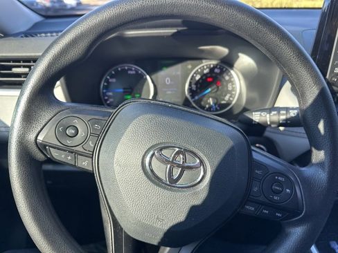 Used 2022 Toyota RAV4 XLE image 16