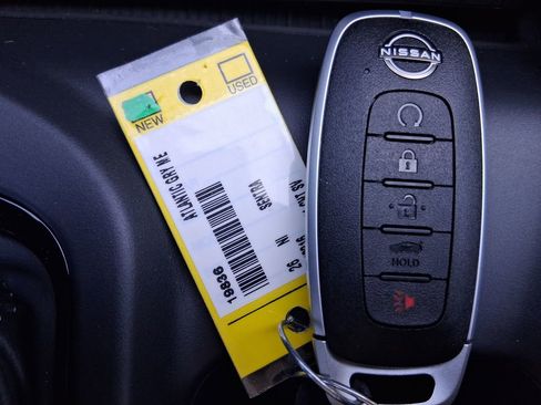 New 2026 Nissan Sentra SR w/ Floor Mat Package FWD image 32