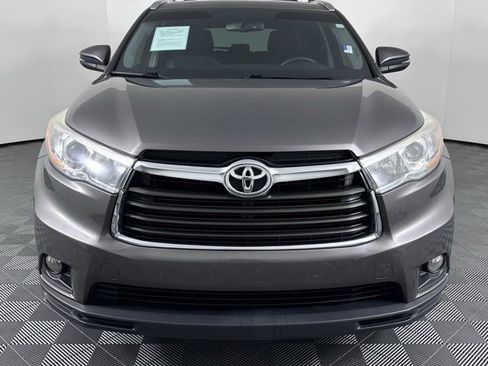 Used 2016 Toyota Highlander XLE image 3