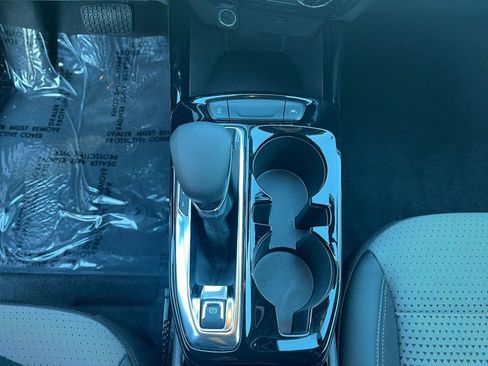 Used 2025 Chevrolet Trax LT image 40