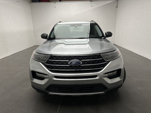 Used 2023 Ford Explorer XLT w/ Equipment Group 202A AWD/4WD image 3