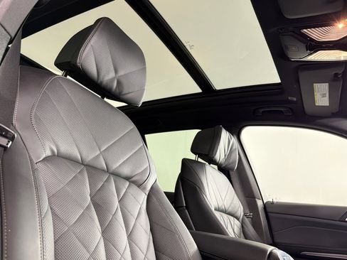 Used 2025 BMW X5 xDrive40i w/ Climate Comfort Package image 16