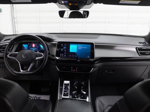 Used 2024 Volkswagen Atlas Cross Sport SE w/ Panoramic Sunroof Package FWD image 30