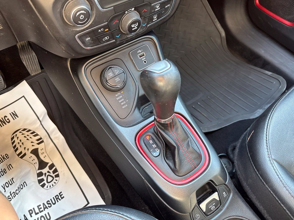 Used 2020 Jeep Compass Trailhawk AWD/4WD image 35