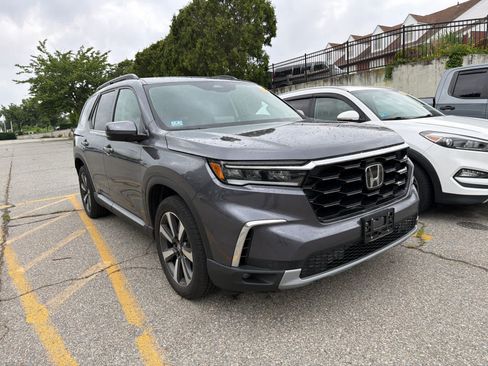 Used 2023 Honda Pilot Touring image 4