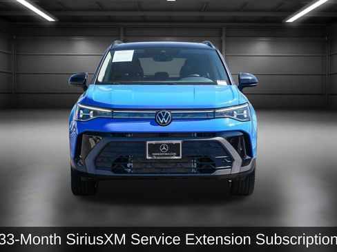 Used 2025 Volkswagen Taos SE image 4