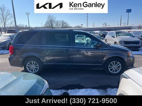 Used 2020 Dodge Grand Caravan SXT image 4