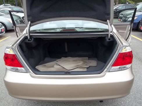Used 2006 Toyota Camry LE FWD image 23