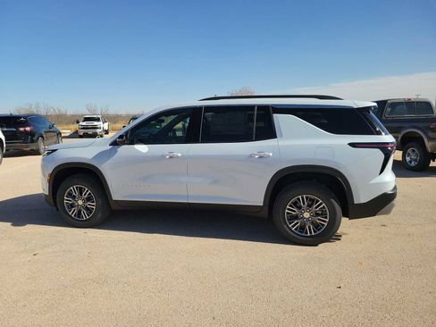 New 2026 Chevrolet Traverse LT image 3