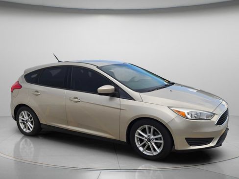 Used 2018 Ford Focus SE FWD image 4