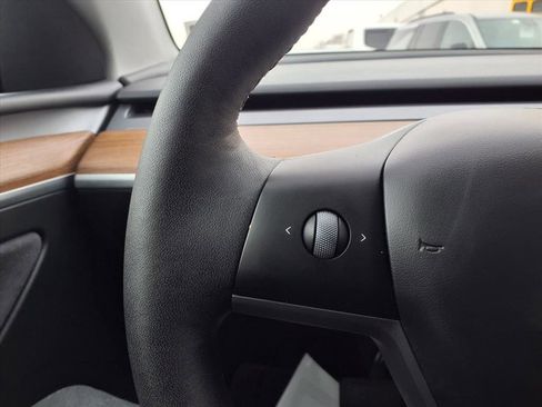 Used 2025 Tesla Model Y Long Range image 13