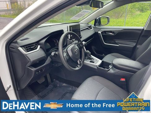 Used 2025 Toyota RAV4 XLE AWD/4WD image 11