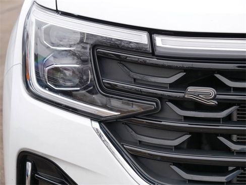 Certified 2025 Volkswagen Atlas SEL Premium R-Line image 10