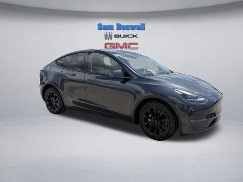 Used 2024 Tesla Model Y Long Range AWD/4WD image 3