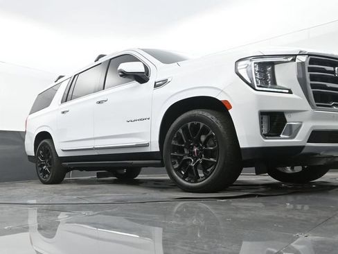 Used 2022 GMC Yukon XL SLT w/ SLT Premium Package RWD image 9