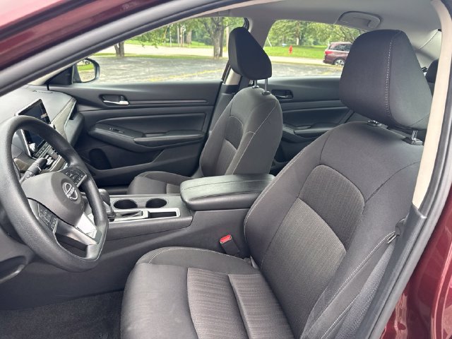 Used 2025 Nissan Altima 2.5 SV FWD image 25