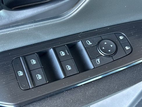 Used 2025 Nissan Kicks S image 13