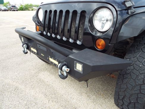 Used 2010 Jeep Wrangler Unlimited Sahara AWD/4WD image 10