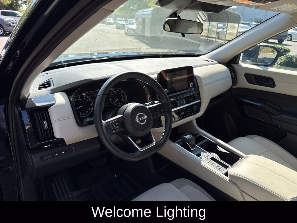Certified 2024 Nissan Pathfinder SV w/ SV Premium Package FWD image 14