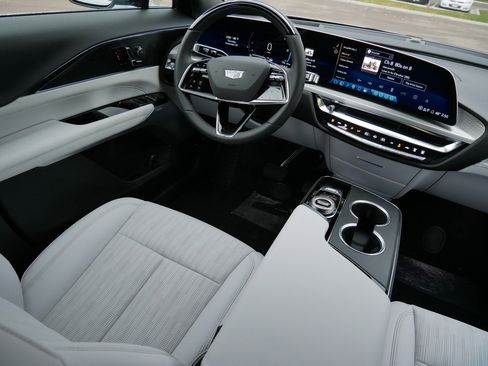 New 2026 Cadillac Lyriq Premium Luxury image 7