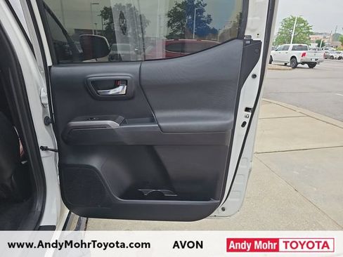 Used 2017 Toyota Tacoma TRD Sport w/ Tow Package (A/T) AWD/4WD image 36