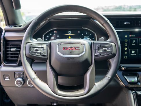 Used 2025 GMC Sierra 1500 AT4 w/ Technology Package AWD/4WD image 17