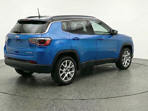 Used 2025 Jeep Compass Limited image 9