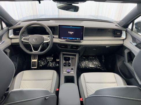 New 2026 Volkswagen Tiguan SE R-Line image 17