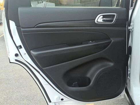 Used 2020 Jeep Grand Cherokee Laredo image 29