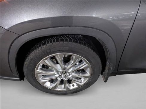 Used 2021 Toyota Highlander Limited image 29
