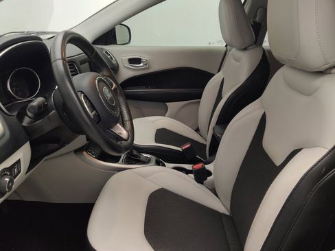 Used 2019 Jeep Compass Latitude w/ Popular Equipment Group FWD image 17