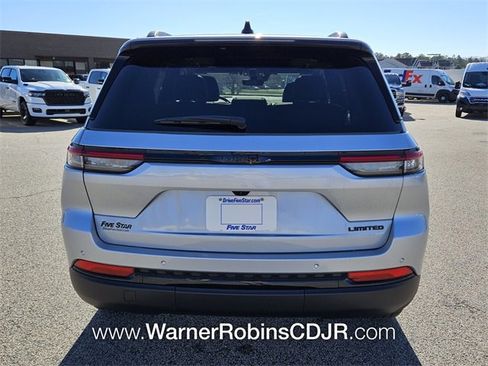 New 2025 Jeep Grand Cherokee Limited w/ Black Appearance Package image 10