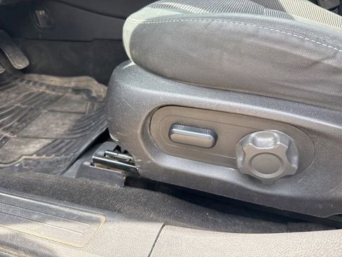 Used 2015 Ford Taurus SEL FWD image 7