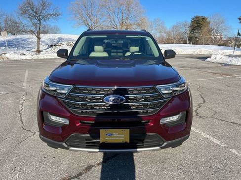 Used 2022 Ford Explorer XLT w/ Equipment Group 202A image 3