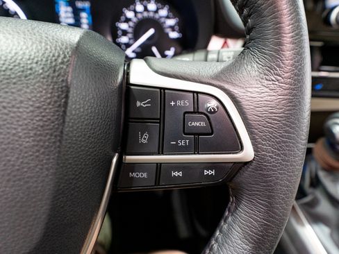 Used 2023 Toyota Sienna XLE FWD image 24