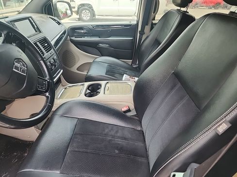 Used 2017 Dodge Grand Caravan SXT FWD image 17