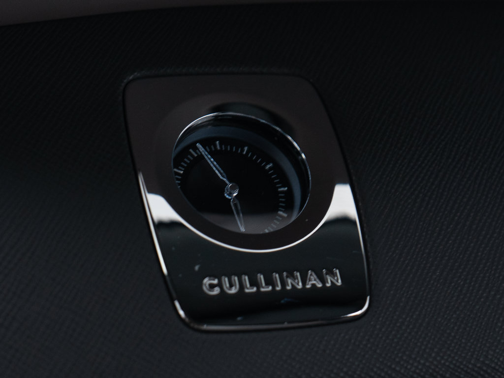 Certified 2023 Rolls-Royce Cullinan w/ Dark Exterior Package AWD/4WD image 46
