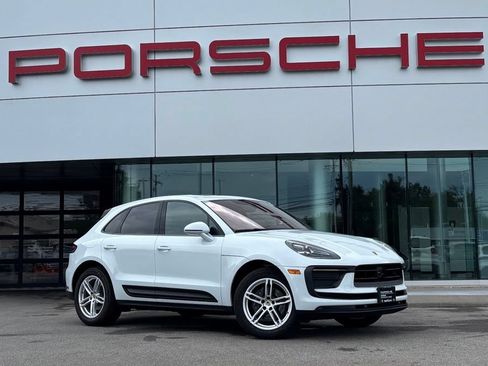 Certified 2023 Porsche Macan AWD/4WD image 21