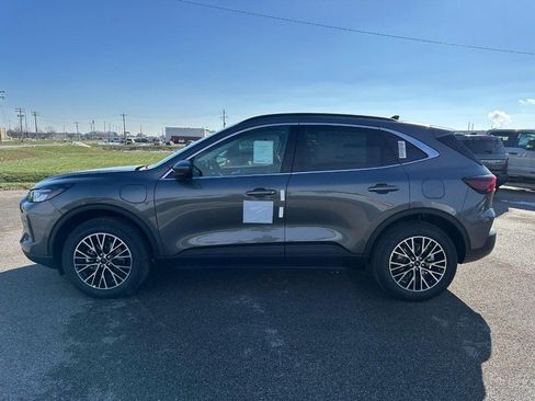 New 2026 Ford Escape SE image 2