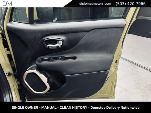 Used 2015 Jeep Renegade Latitude w/ Cold Weather Group II AWD/4WD image 25